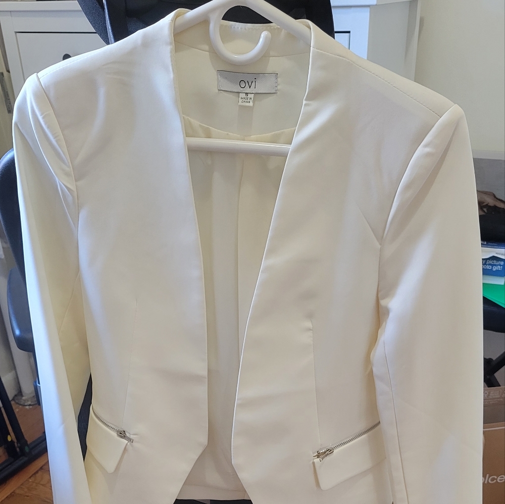 Ovi Women's Elegant Cream Blazer